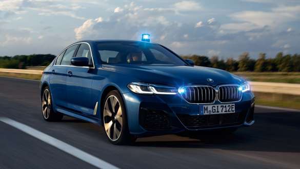 BMW Serije 7 G12LCI blindirano vozilo BMW Serije 7 G12LCI blindirano vozilo 2/3 prednji prikaz vozila tokom vožnje na putu