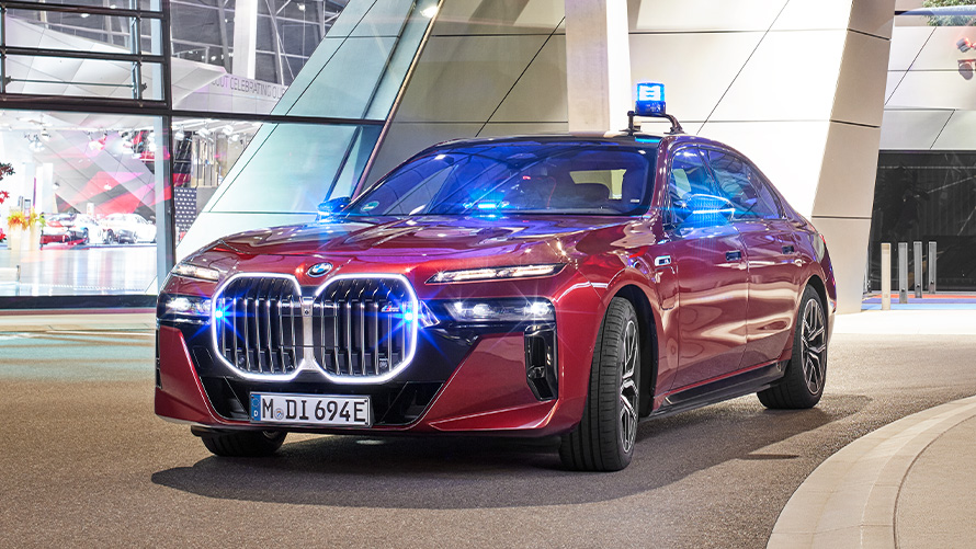 BMW Serije 7 službeno vozilo za pratnju BMW Serije 7 službeno vozilo za pratnju 1/3 prenji prikaz