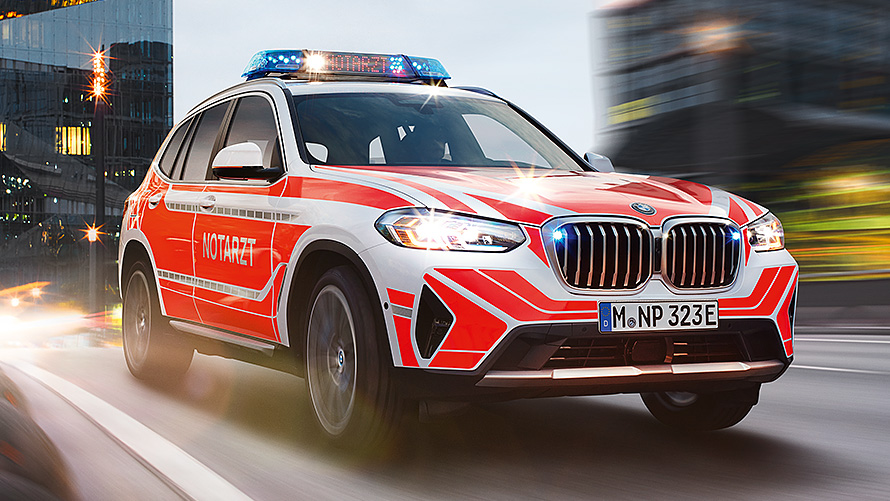 BMW X3 G01LCI vozilo hitne pomoći BMW X3 G01LCI vozilo hitne pomoći 1/3 prednji prikaz vozila tokom vožnje