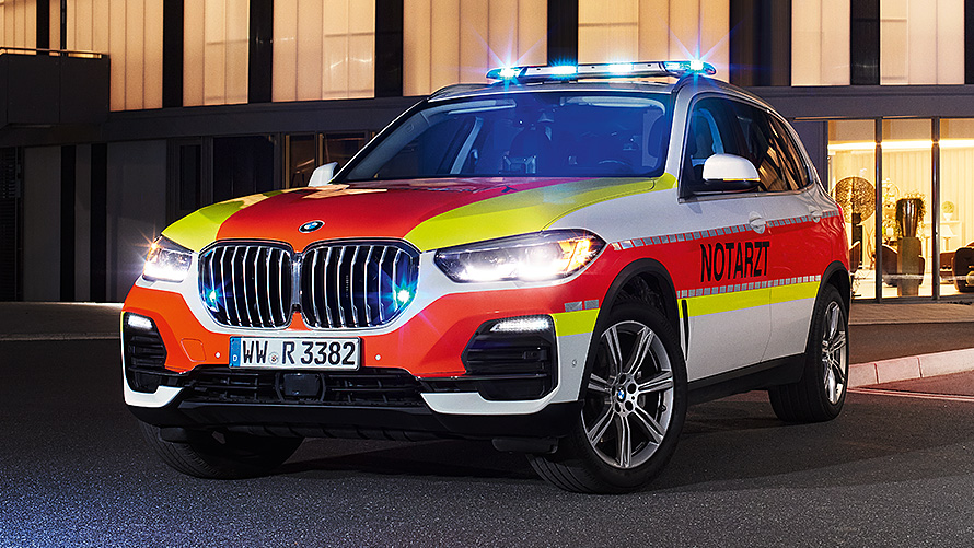 BMW X5 G05 vozilo hitne pomoći BMW X5 G05 vozilo hitne pomoći 1/3 prednji prikaz parkiranog vozila
