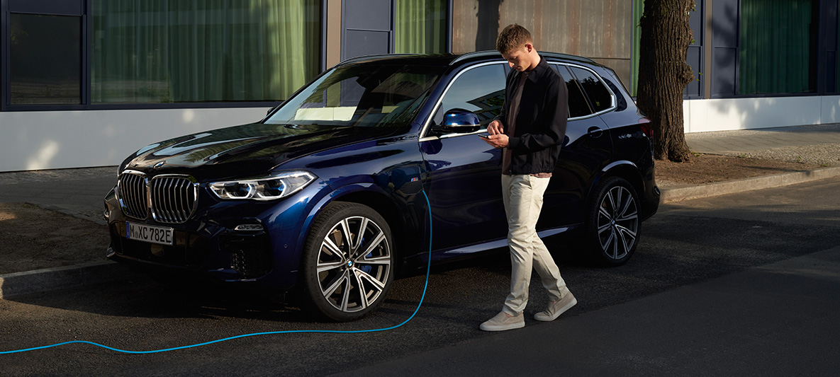 BMW korporativna prodaja usluge BMW Mobility za poslovne klijente BMW korporativna prodaja usluge BMW Mobility za poslovne klijente korisnik u BMW-u koristi aplikacije