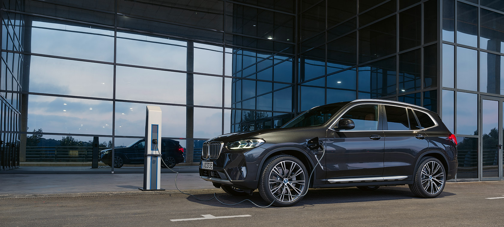 BMW korporativna prodaja usluge za poslovne klijente BMW korporativna prodaja usluge za poslovne klijente, BMW na stanici za napajanje