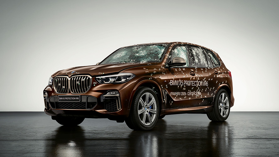 BMW blindirana vozila BMW X5 Protection VR6 oštećen BMW blindirana vozila BMW X5 Protection VR6 pogled spreda oštećen