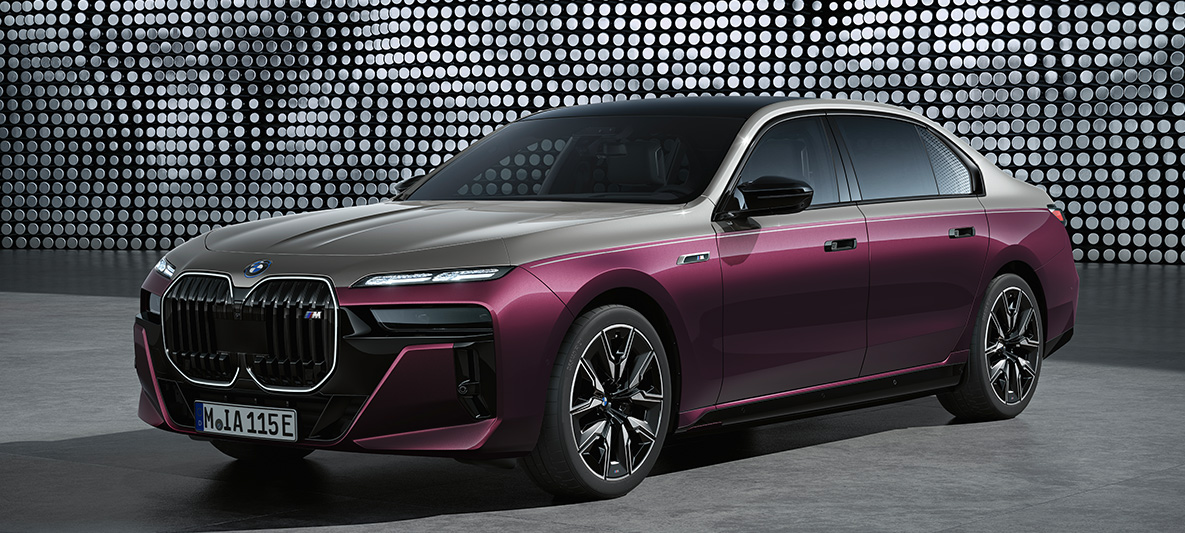 BMW M automobili serije 7 G70 Wildberry TT Oxid sive boje Specijalne završne boje