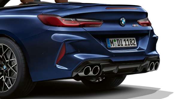 BMW M8 Kabriolet F91 LCI Facelift 2022 BMW Individual tanzanite plave metalik boje M Sport izduvni sistem zadnji prikaz