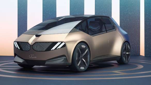 BMW i Vision Circular 2021 konceptno vozilo spolja&scaron;nji dizajn tročetvtinski prednji prikaz