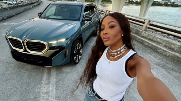 Naomi Kembel i ekstravagantni BMW XM